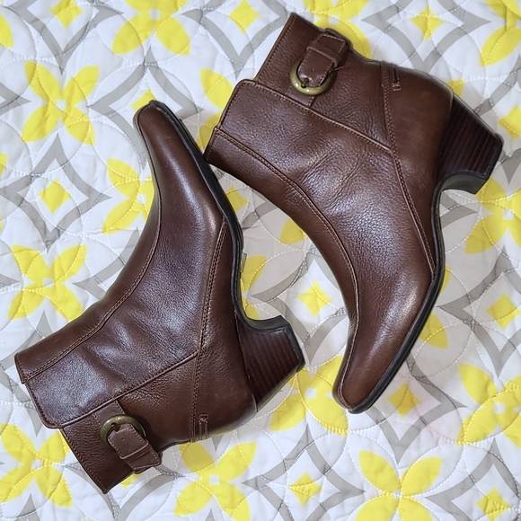 clarks artisan ankle boots